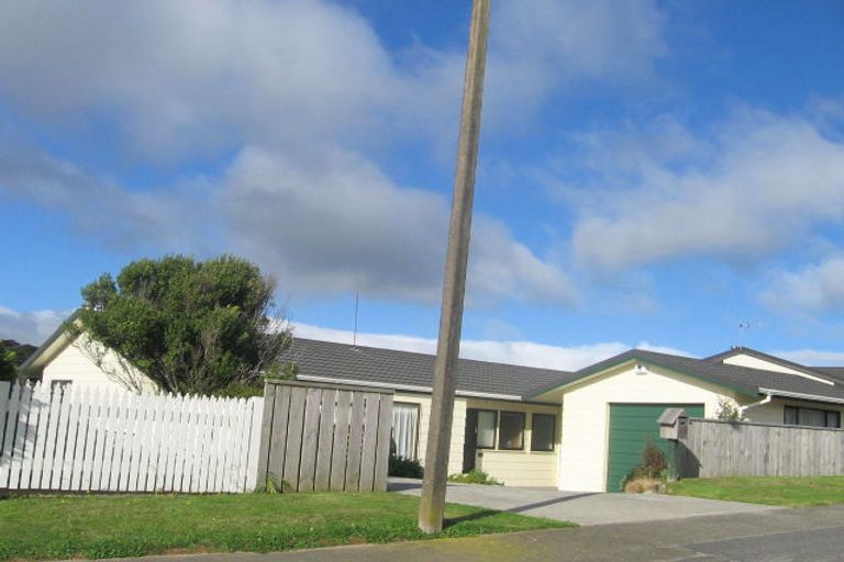 Photo of property in 68 Guadeloupe Crescent, Grenada Village, Wellington, 6037
