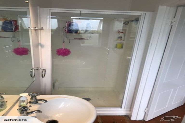 Photo of property in 16a Wharf Road, Te Atatu Peninsula, Auckland, 0610