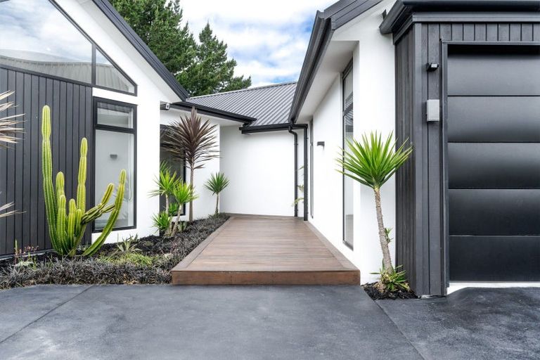 Photo of property in 37 Kohunga Crescent, Bottle Lake, Christchurch, 8083