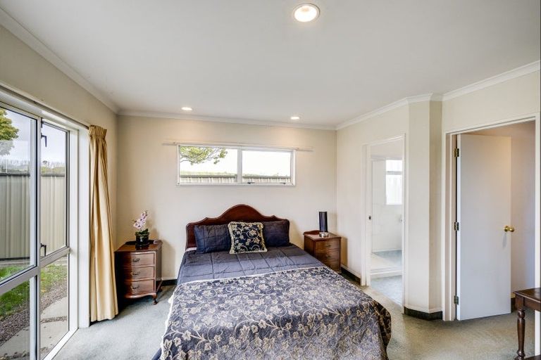 Photo of property in 19 Addington Place, Taradale, Napier, 4112