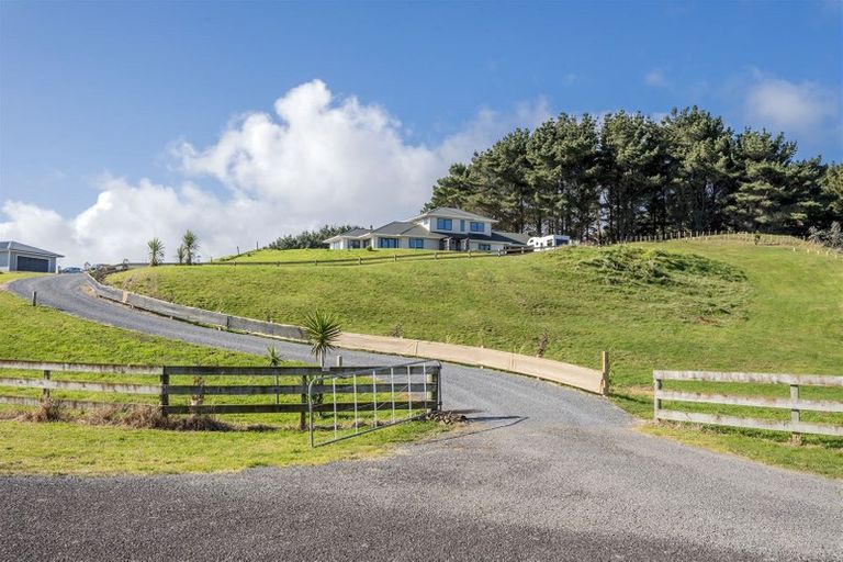 Photo of property in 100 Harakeke Road, Te Horo, Otaki, 5581