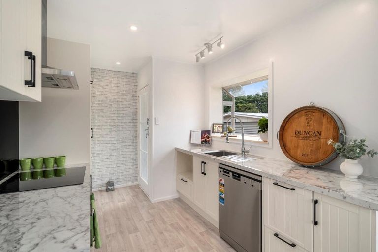 Photo of property in 37 Martin Street, Utuhina, Rotorua, 3015