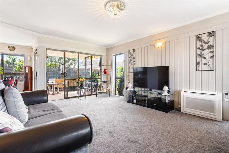 Photo of property in 3/133 Parrs Cross Road, Glen Eden, Auckland, 0612