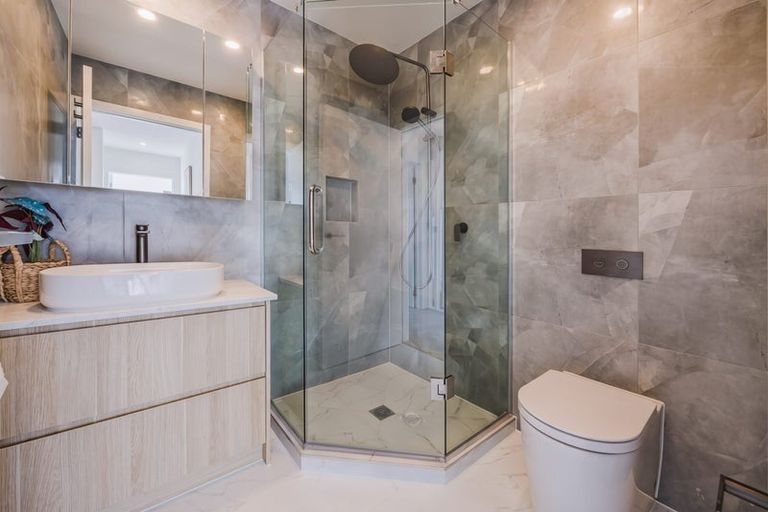 Photo of property in 11 Kaaramuramu Lane, Mangere Bridge, Auckland, 2022