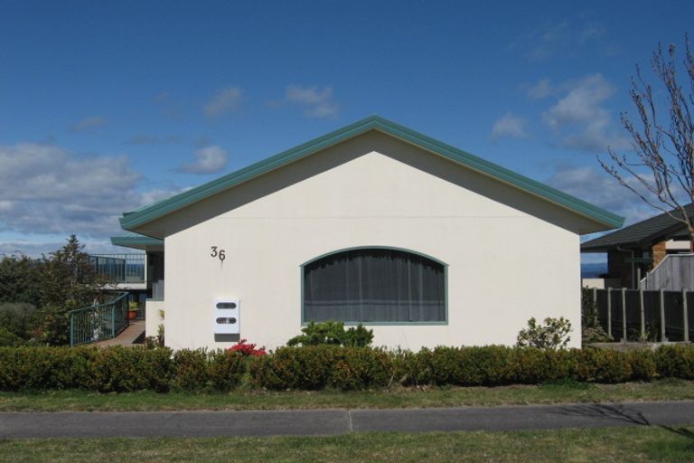 Photo of property in 36 Kinder Street, Acacia Bay, Taupo, 3330
