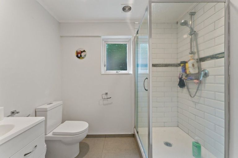 Photo of property in 2/71 Deep Creek Road, Waiake, Auckland, 0630