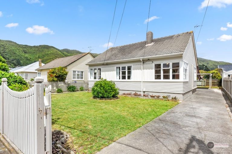 Photo of property in 10 Rumgay Street, Fairfield, Lower Hutt, 5011