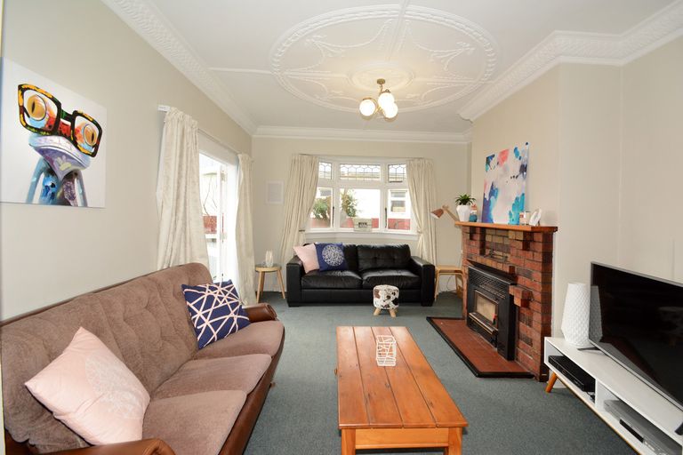 Photo of property in 172 Macandrew Road, South Dunedin, Dunedin, 9012
