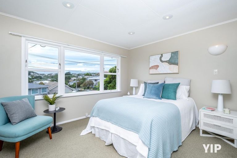 Photo of property in 35 Kahikatea Grove, Paparangi, Wellington, 6037