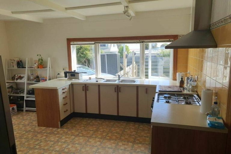 Photo of property in 135 Astley Avenue, New Lynn, Auckland, 0600