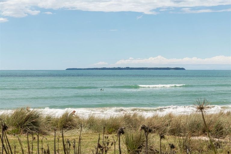 Photo of property in 37 Motiti Road, Papamoa Beach, Papamoa, 3118