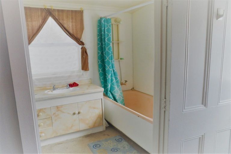 Photo of property in 27 High Street, Hawarden, 7385