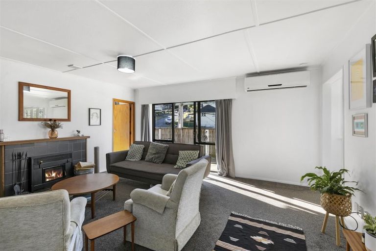 Photo of property in 47 Bird Grove, Stokes Valley, Lower Hutt, 5019