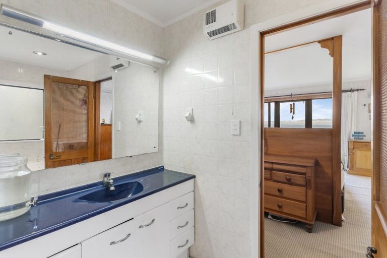 Photo of property in 16 Brigantine Drive, Beach Haven, Auckland, 0626