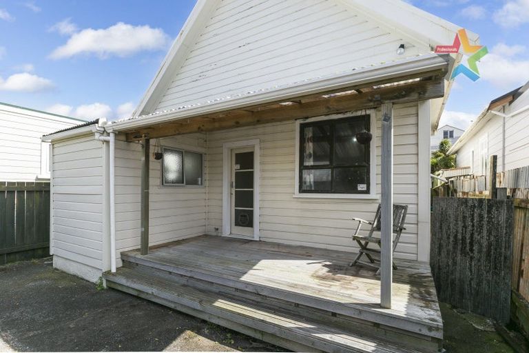 Photo of property in 114 Coutts Street, Kilbirnie, Wellington, 6022