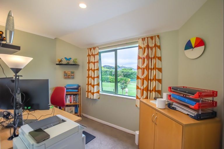 Photo of property in 28 Waipuna Grove, Levin, 5571