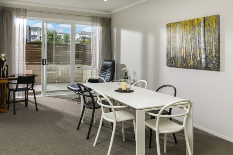 Photo of property in 4a Makura Road, Long Bay, Auckland, 0630
