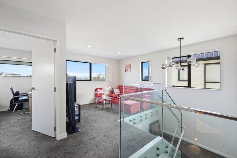 Photo of property in 12 Korowhiti Road, Clarks Beach, 2122