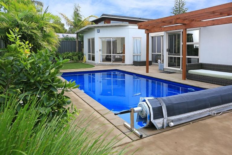 Photo of property in 5 Taitua Drive, Te Atatu South, Auckland, 0610