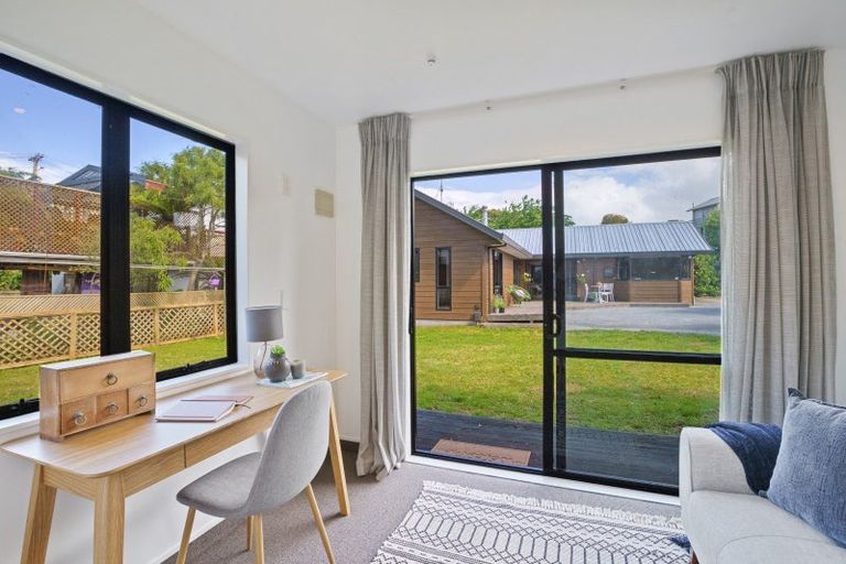 Photo of property in 18 Makora Road, Otaihanga, Paraparaumu, 5036