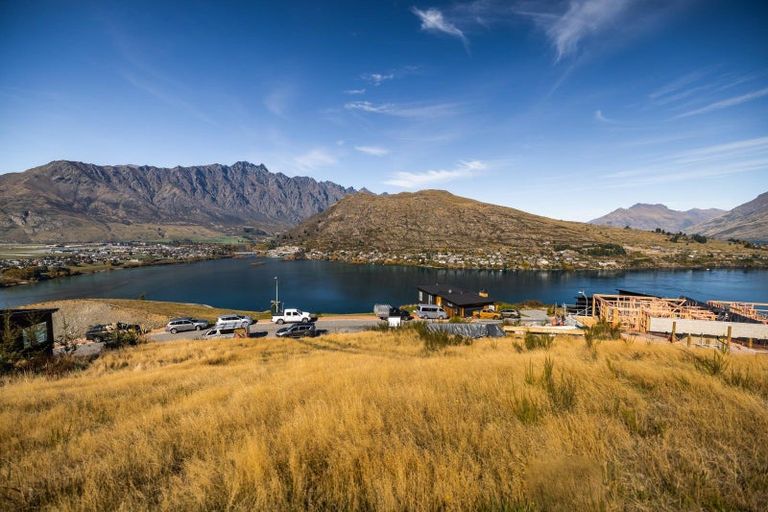 Photo of property in 8 Florence Close, Queenstown Hill, Queenstown, 9300