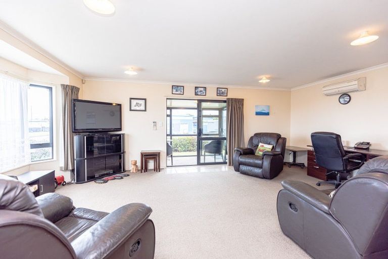 Photo of property in 2 Mosston Road, Castlecliff, Whanganui, 4501