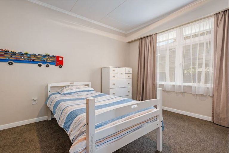 Photo of property in 25 Saint Albans Avenue, Hokowhitu, Palmerston North, 4410