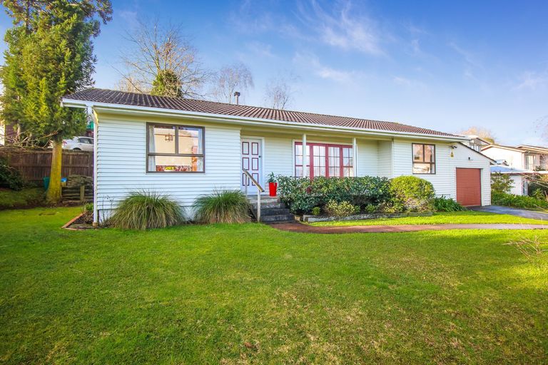 Photo of property in 12 St Catherine Crescent, West Harbour, Auckland, 0618