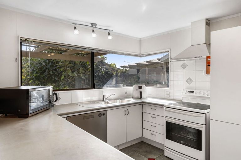 Photo of property in 4 Biscay Place, Conifer Grove, Takanini, 2112