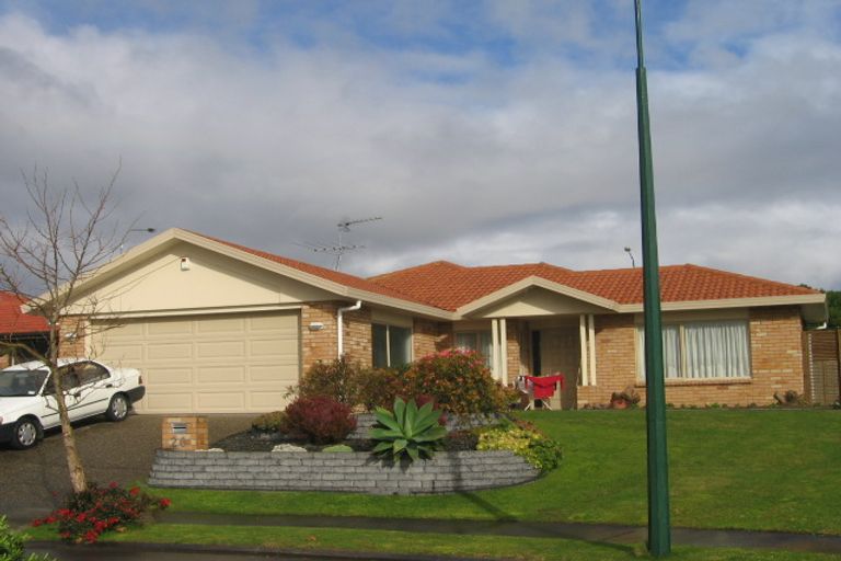 Photo of property in 20 Caltra Place, East Tamaki, Auckland, 2016