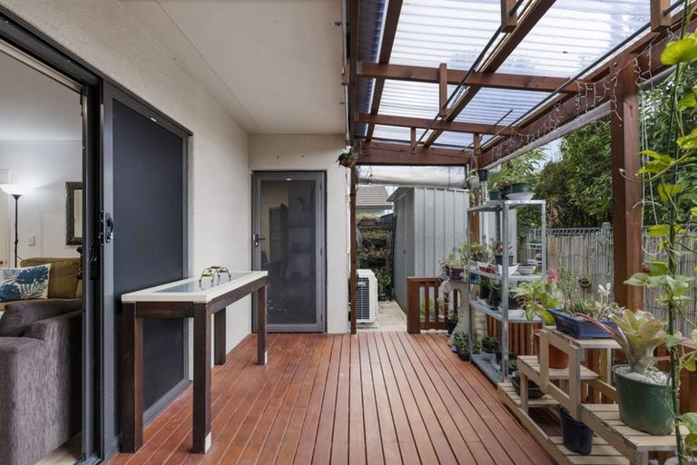 Photo of property in 10/17 Neta Grove, Henderson, Auckland, 0612