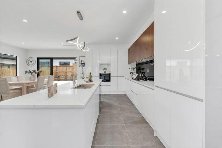 Photo of property in 60 Drumbuoy Drive, Flat Bush, Auckland, 2019