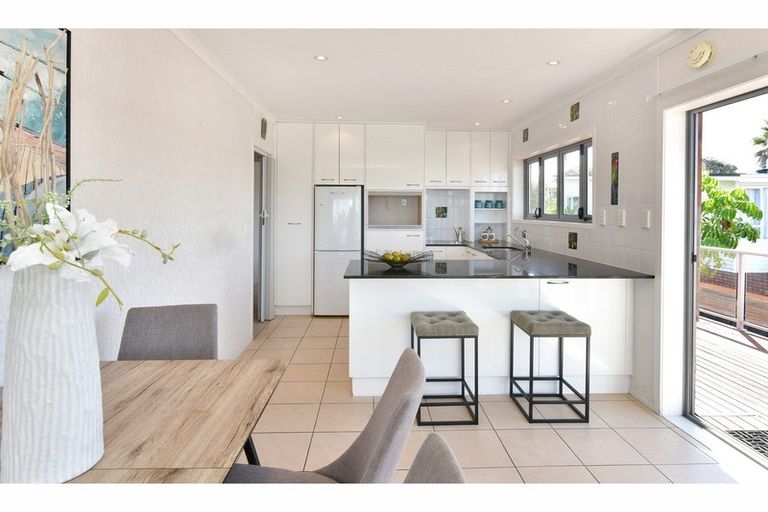Photo of property in 1017 Whangaparaoa Road, Tindalls Beach, Whangaparaoa, 0930