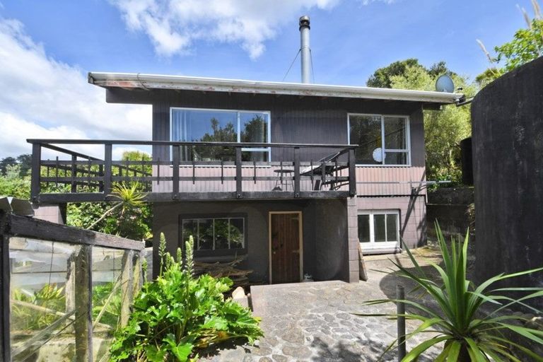 Photo of property in 17 Wonderview Road, Leigh, 0985