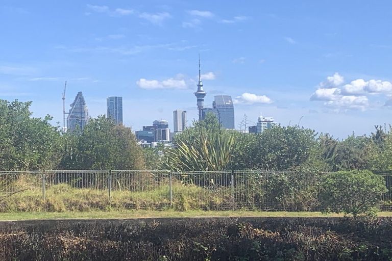 Photo of property in 4/140 Calliope Road, Stanley Point, Auckland, 0624