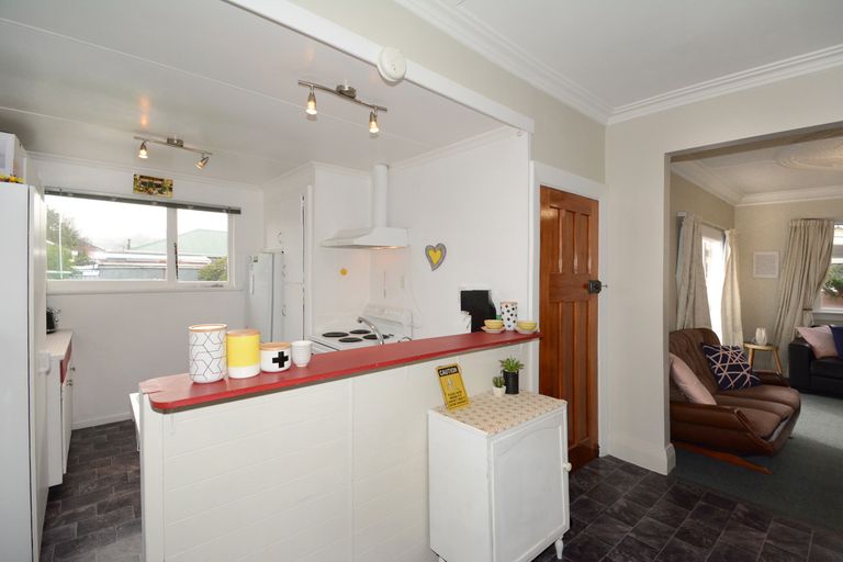 Photo of property in 172 Macandrew Road, South Dunedin, Dunedin, 9012