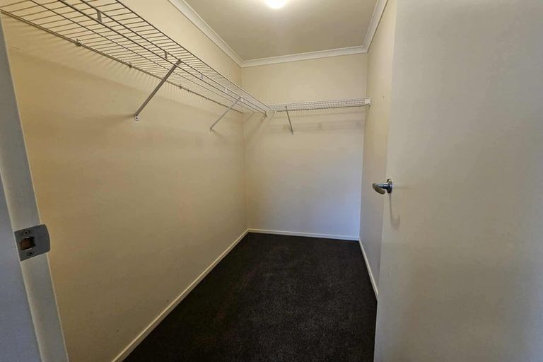 Photo of property in 37 Mcewen Crescent, Riverstone Terraces, Upper Hutt, 5018