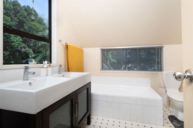 Photo of property in 2162 State Highway 16, Helensville, 0875