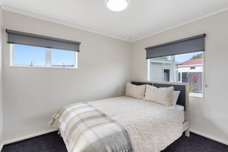 Photo of property in 21 Reeves Street, Waikanae Beach, Waikanae, 5036