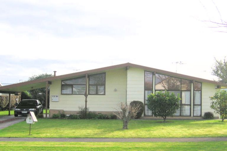 Photo of property in 99 Oakfield Crescent, Pukete, Hamilton, 3200