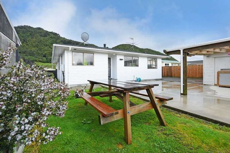 Photo of property in 4 Fremont Grove, Totara Park, Upper Hutt, 5018