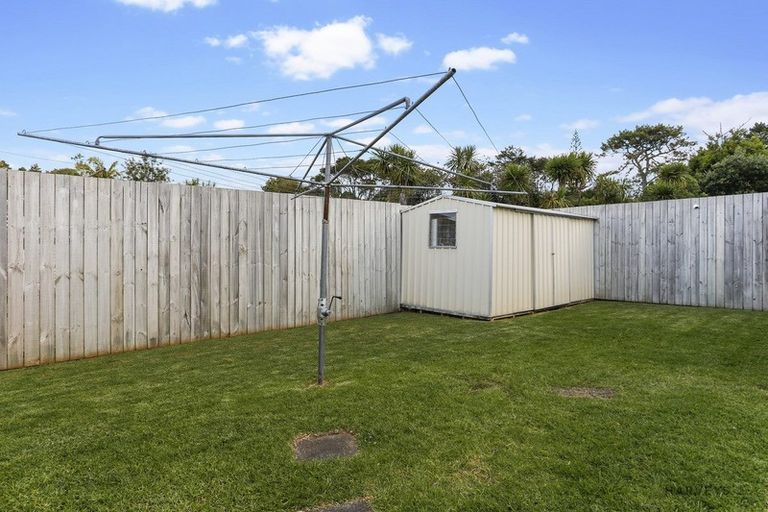 Photo of property in 42 Castleford Street, Green Bay, Auckland, 0604