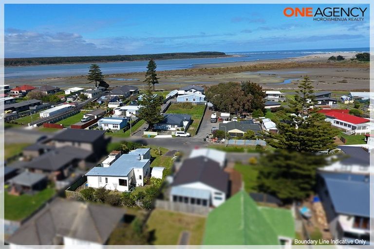 Photo of property in 26 Hall Place, Foxton Beach, Foxton, 4815