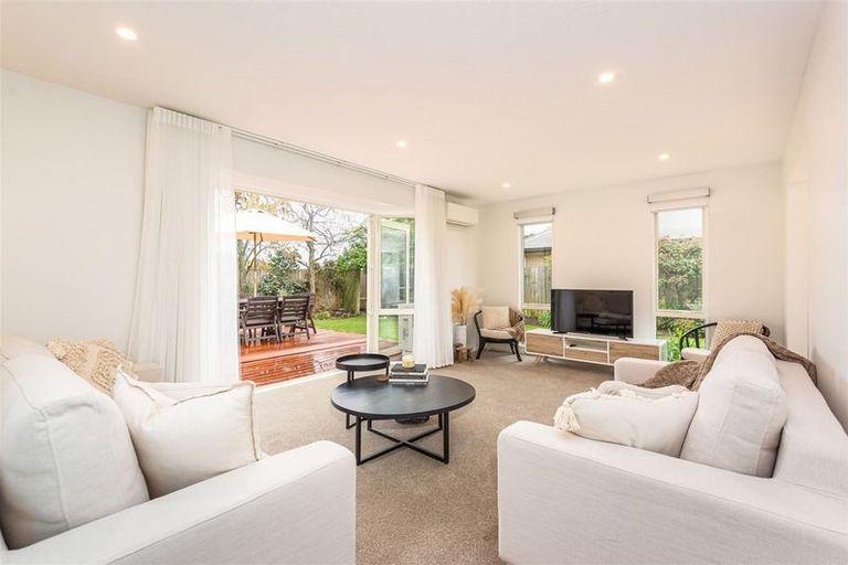 Photo of property in 20 Wendy Place, Heathcote Valley, Christchurch, 8022