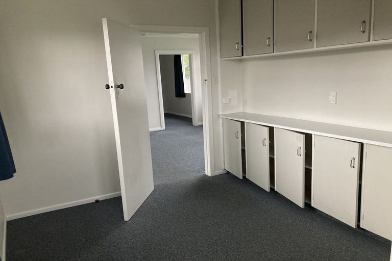 Photo of property in 15 Stamford Park Road, Mount Roskill, Auckland, 1041