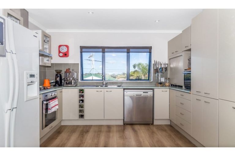 Photo of property in 34b Shakespear Road, Army Bay, Whangaparaoa, 0930