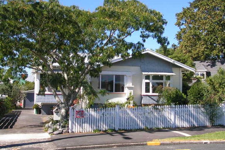 Photo of property in 4 Vincent Road, Northcote Point, Auckland, 0627