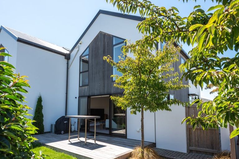 Photo of property in 3/9 Edgeware Road, St Albans, Christchurch, 8014