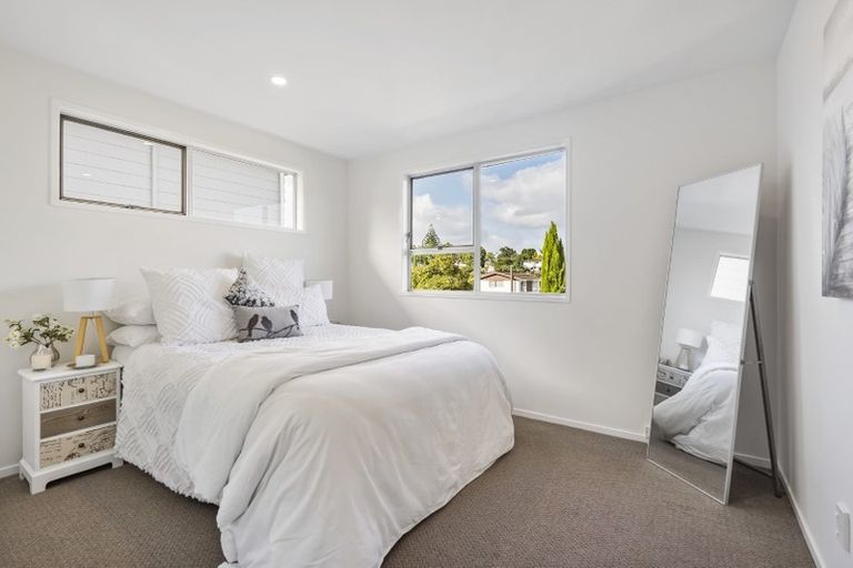 Photo of property in 9 Pavola Grove, Glenfield, Auckland, 0629