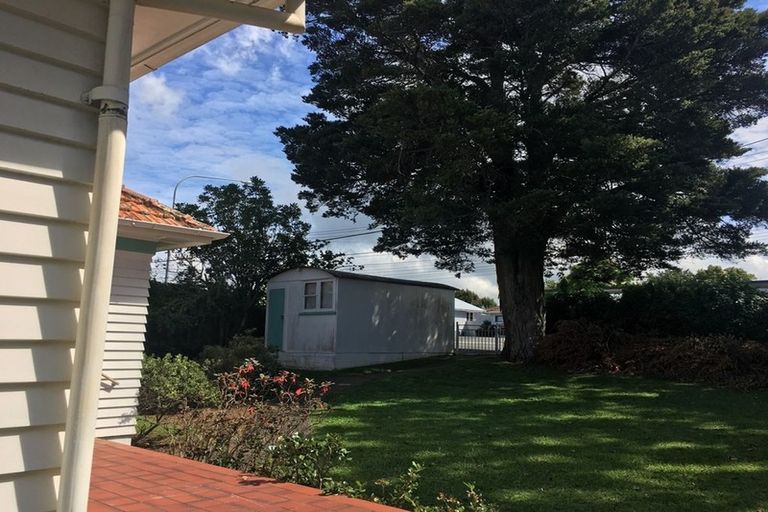 Photo of property in 82 Shakespeare Road, Milford, Auckland, 0620